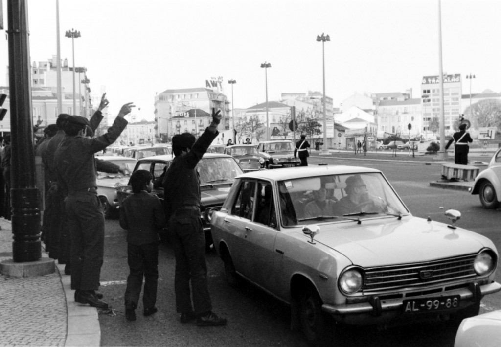 1er Mai 1974 à Lisbonne : V comme victoire © J. Erwan